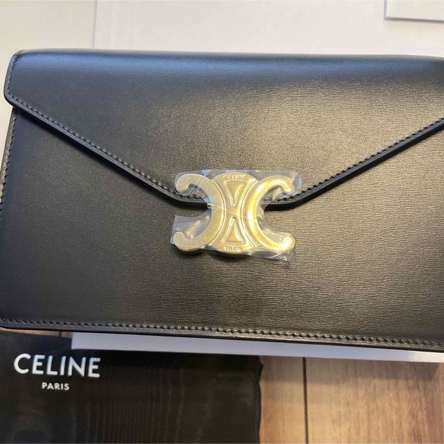 celine(セリーヌ)の新品♥︎ チェーンウォレット トリオンフ / シャイニーカーフスキン ブラック レディースのファッション小物(財布)の商品写真