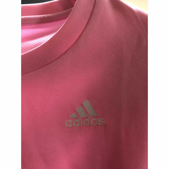 adidas(アディダス)のadidasスポーツTシャツピンクM スポーツ/アウトドアのランニング(ウェア)の商品写真