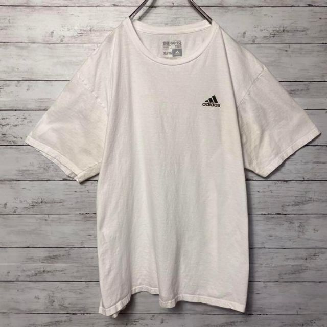 adidas(アディダス)の【人気デザイン】アディダス　パフォーマンスロゴ　ワンポイント　Tシャツ メンズのトップス(Tシャツ/カットソー(半袖/袖なし))の商品写真