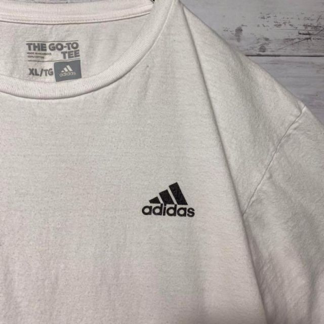 adidas(アディダス)の【人気デザイン】アディダス　パフォーマンスロゴ　ワンポイント　Tシャツ メンズのトップス(Tシャツ/カットソー(半袖/袖なし))の商品写真