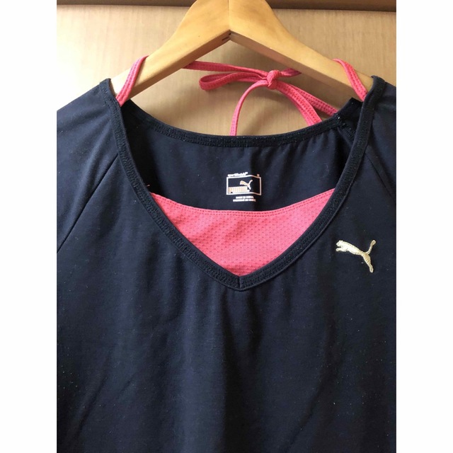 PUMA(プーマ)のPUMAスポーツTシャツ　リボン付　黒ピンク レディースのトップス(Tシャツ(半袖/袖なし))の商品写真
