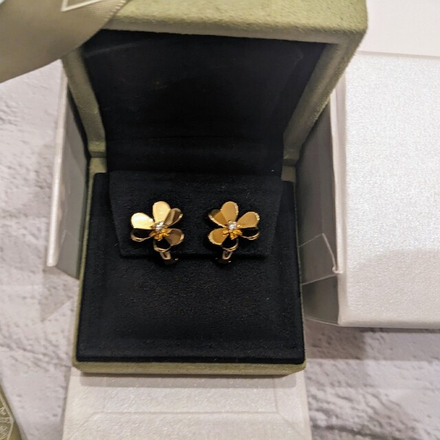 Van Cleef & Arpels(ヴァンクリーフアンドアーペル)の【美品】フリヴォル イヤリング　スモール レディースのアクセサリー(ピアス)の商品写真