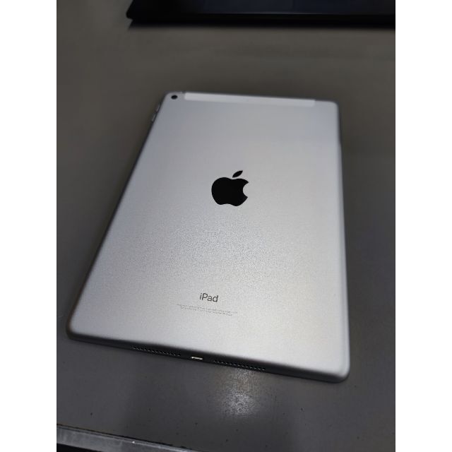 iPad 第5世代 Wi-Fi+Cellular シルバー 美品 2