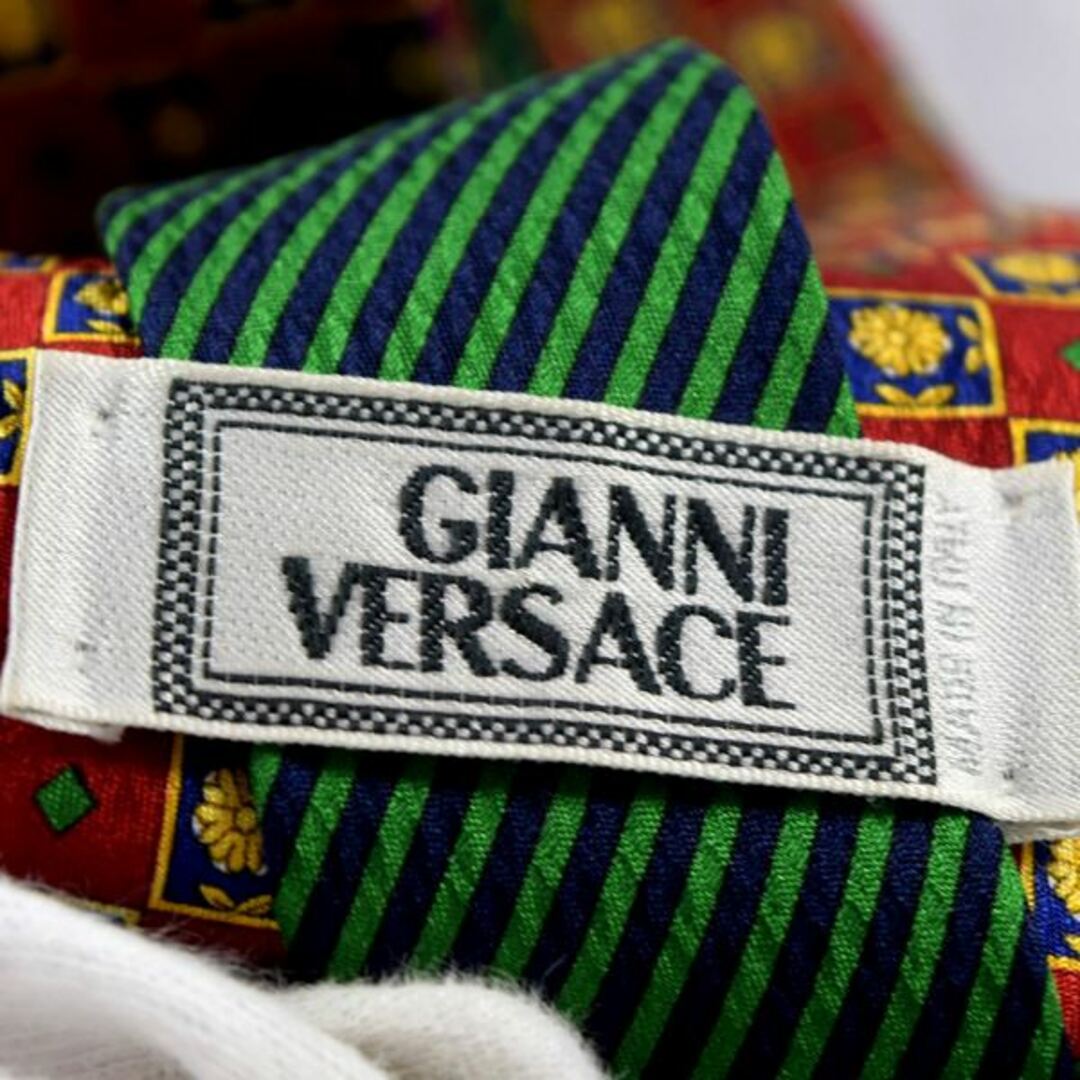 Gianni Versace(ジャンニヴェルサーチ)のGIANNI VERSACE / ジャンニ ヴェルサーチ ◆ネクタイ/シルク/総柄/レッド×グリーン 【メンズ/MEN/男性/ボーイズ/紳士】 メンズファッション   [0220328296] メンズのファッション小物(ネクタイ)の商品写真