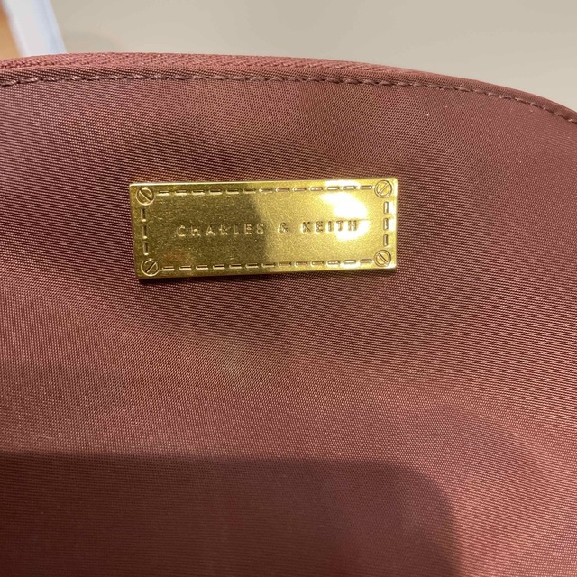 Charles and Keith(チャールズアンドキース)のチャールズアンドキース　ポーチ　ボルドー　化粧ポーチ レディースのファッション小物(ポーチ)の商品写真