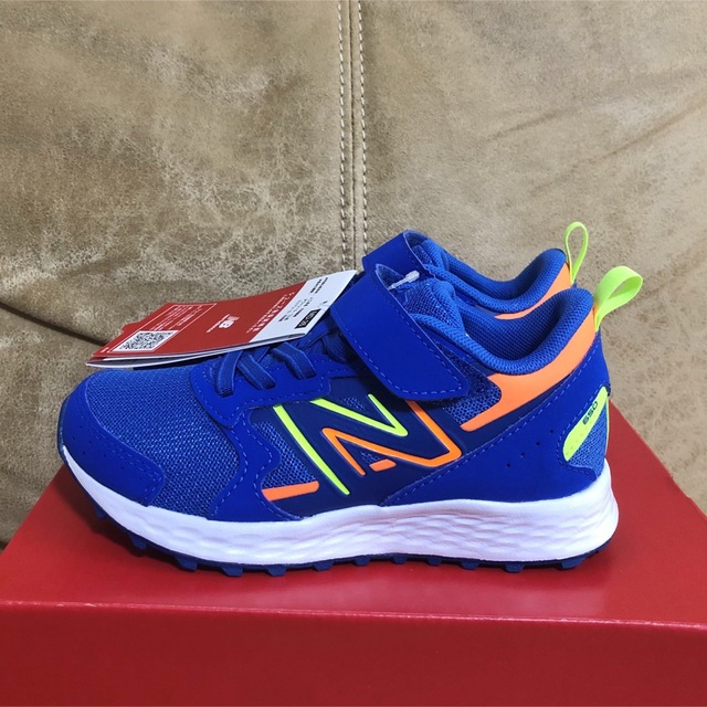 New Balance(ニューバランス)のセール 新品 ニューバランス キッズ スニーカー 17.5cm キッズ/ベビー/マタニティのキッズ靴/シューズ(15cm~)(スニーカー)の商品写真