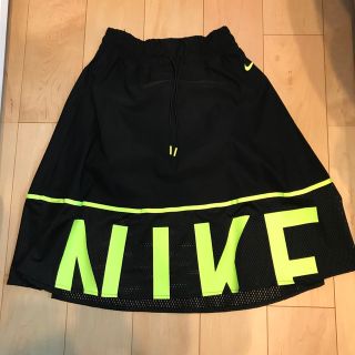 ナイキ(NIKE)のナイキ　スカート　NIKE(ひざ丈スカート)