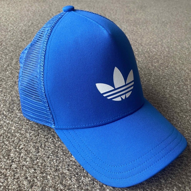 adidas(アディダス)のadidas アディダス メッシュ キャップ 青 トレフォイル メンズの帽子(キャップ)の商品写真