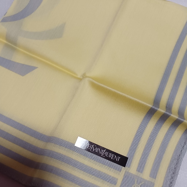 Yves Saint Laurent(イヴサンローラン)の値下げ📌イヴサンローラン☆大判ハンカチ レディースのファッション小物(ハンカチ)の商品写真