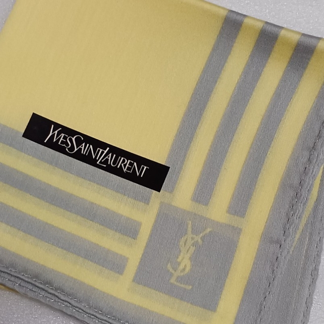 Yves Saint Laurent(イヴサンローラン)の値下げ📌イヴサンローラン☆大判ハンカチ レディースのファッション小物(ハンカチ)の商品写真