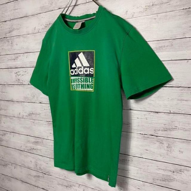 adidas(アディダス)の【アースカラー】アディダス　グリーンボックスプリントロゴTシャツ メンズのトップス(Tシャツ/カットソー(半袖/袖なし))の商品写真