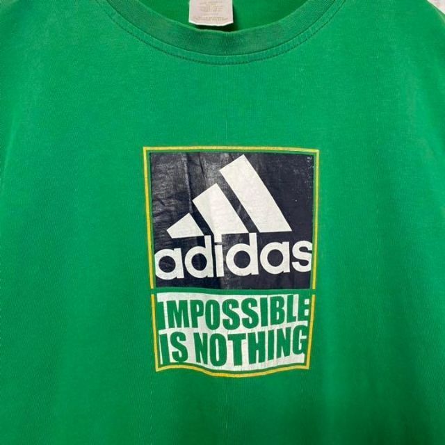 adidas(アディダス)の【アースカラー】アディダス　グリーンボックスプリントロゴTシャツ メンズのトップス(Tシャツ/カットソー(半袖/袖なし))の商品写真