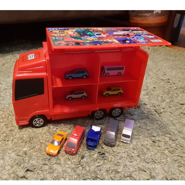 Takara Tomy(タカラトミー)のトミカ運ぶよトラック+ポケットトミカ9台 まとめ売り 覆面パトカー・消防車、他 キッズ/ベビー/マタニティのおもちゃ(電車のおもちゃ/車)の商品写真