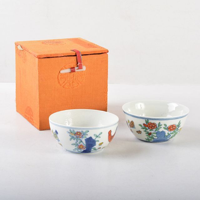 中国　大明成化年製　斗彩鶏缸杯　豆彩チキンカップ　煎茶碗　一對　V　R5777陶芸