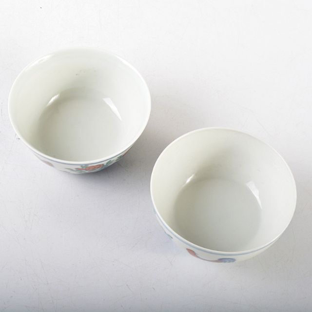 中国　大明成化年製　斗彩鶏缸杯　豆彩チキンカップ　煎茶碗　一對　V　R5777