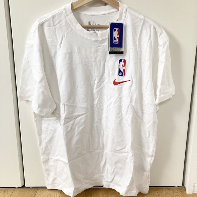 NIKE(ナイキ)の新品 Nike NBA 75周年 アニバーサリー Tシャツ XLサイズ 白 メンズのトップス(Tシャツ/カットソー(半袖/袖なし))の商品写真
