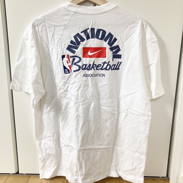 NIKE(ナイキ)の新品 Nike NBA 75周年 アニバーサリー Tシャツ XLサイズ 白 メンズのトップス(Tシャツ/カットソー(半袖/袖なし))の商品写真