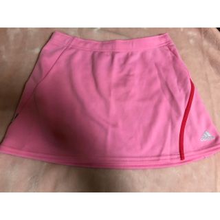 adidas 未使用ミニスカートピンク　スポーツ(ミニスカート)