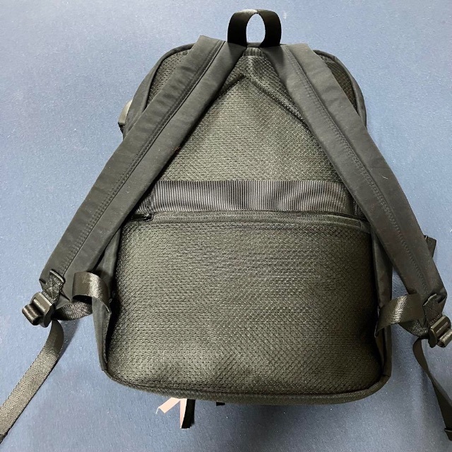 ★未使用品★ ノートパソコン用 バックパック リュック 黒 リボン チェーン
