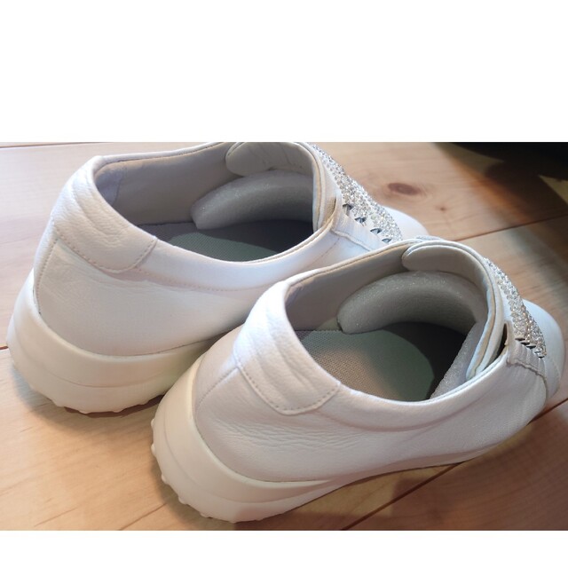 【小雪さま】soyou　ソーユービジュー付きレザースニーカー　白 レディースの靴/シューズ(スニーカー)の商品写真