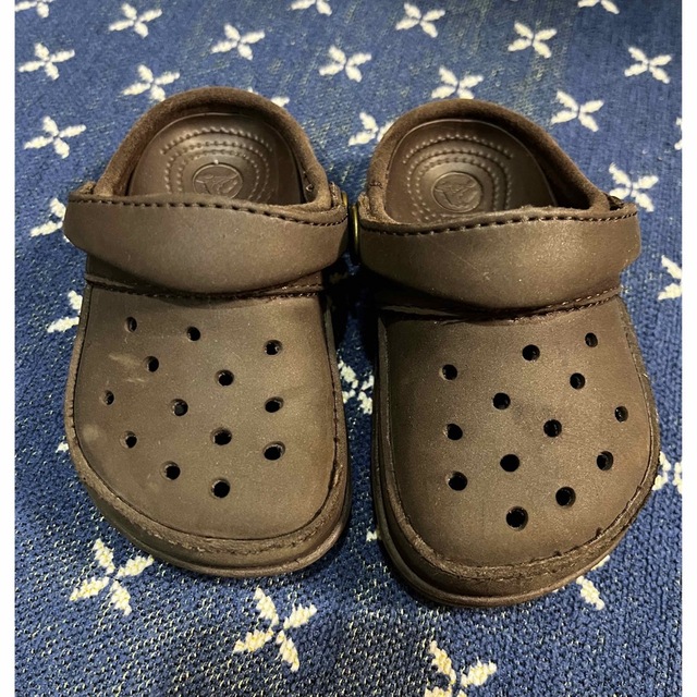 crocs(クロックス)のクロックス13㌢程★ブラウン キッズ/ベビー/マタニティのベビー靴/シューズ(~14cm)(サンダル)の商品写真