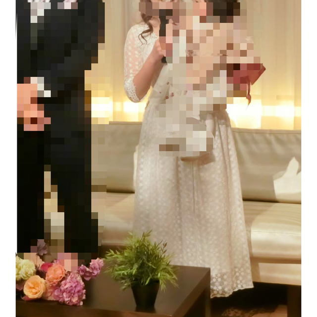 白ワンピース　結婚式　二次会 レディースのフォーマル/ドレス(ロングドレス)の商品写真