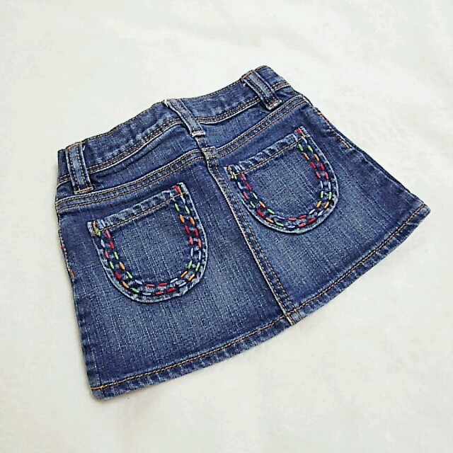 babyGAP(ベビーギャップ)のbaby Gap 刺繍 デニム スカート  キッズ/ベビー/マタニティのキッズ服女の子用(90cm~)(スカート)の商品写真