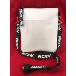 ニコル(NICOLE)の《NCRN》（NiCORON）サコッシュ(ショルダーバッグ)