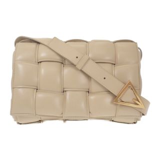 ボッテガヴェネタ(BOTTEGA VENETA)のボッテガヴェネタ BOTTEGA VENETA パデットカセット 591970VCQR19782 ショルダーバッグ イントレチャート ポリッジ ベージュ ゴールド金具 レディース【中古】【ABランク】(ショルダーバッグ)