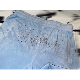 ジューシークチュール(Juicy Couture)のjuicy couture アイスブルー 水色 キラキラ ベロア ロングパンツ(カジュアルパンツ)