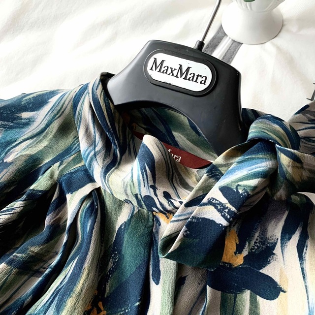 Max Mara - 新品同様‼️マックスマーラ シルク100% ボウタイブラウスの