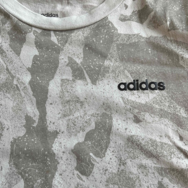 adidas(アディダス)のadidas Tシャツ　150センチ キッズ/ベビー/マタニティのキッズ服男の子用(90cm~)(Tシャツ/カットソー)の商品写真