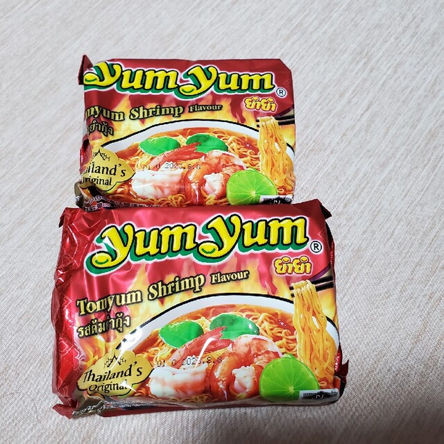 タイ　yumyum　by　ヤムヤム　ゆぅちゃん's　トムヤムクンヌードル　シュリンプ味　2袋の通販　shop｜ラクマ