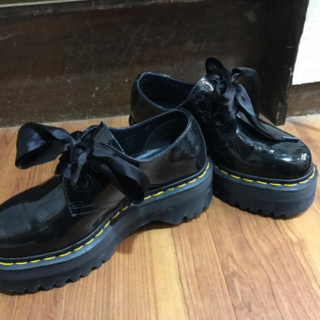 Dr.Martens(ドクターマーチン)のDr.Martens HOLLY  レディースの靴/シューズ(ローファー/革靴)の商品写真