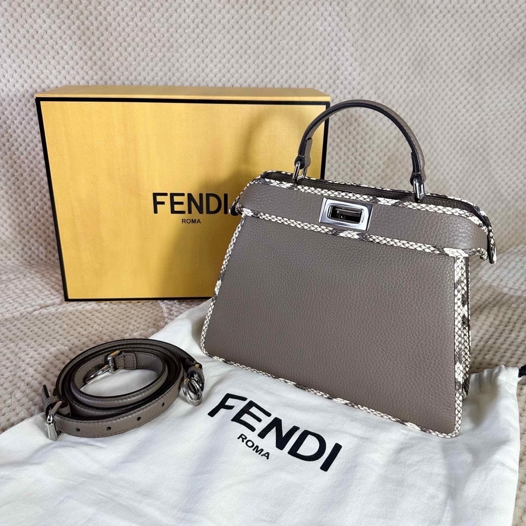 ブランド名フェンディFENDI セレリア　アイシーユー　ピーカブー　スモール　パイソン　グレージュ