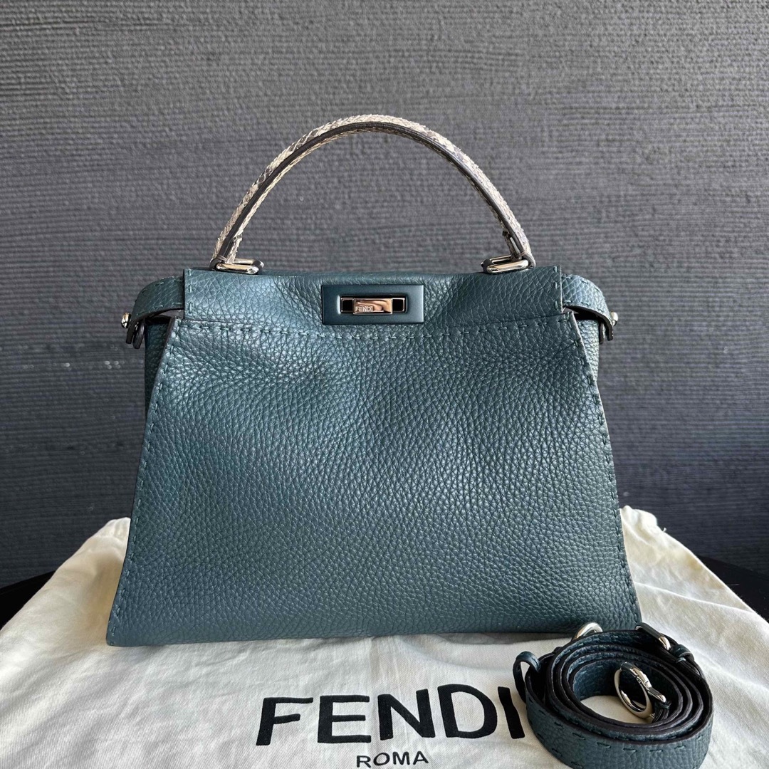 FENDI ピーカブー　セレリア　ミディアム　パイソン　グリーン　ショルダー