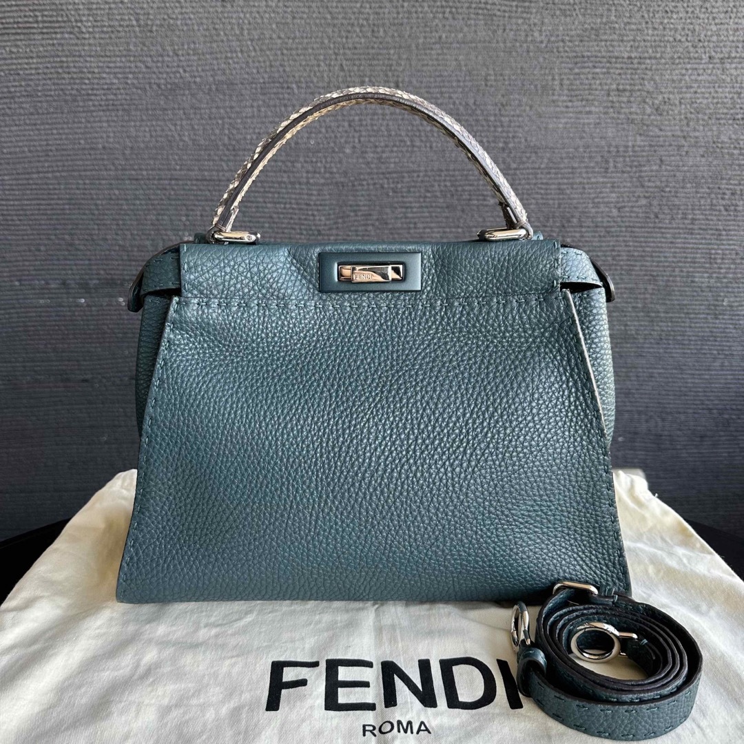 FENDI ピーカブー　セレリア　ミディアム　パイソン　グリーン　ショルダー | フリマアプリ ラクマ