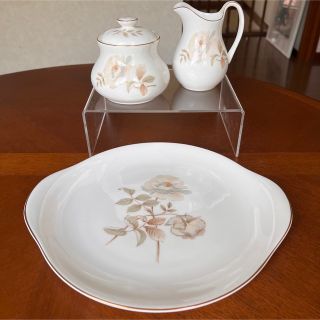 ロイヤルドルトン(Royal Doulton)の【未使用美品】ロイヤルドルトン★ヨークシャーローズ★テーブルセット(食器)