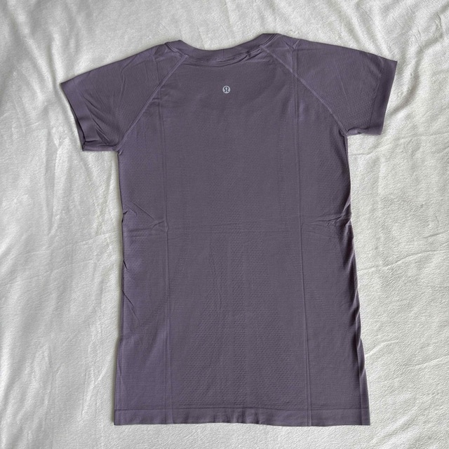 lululemon(ルルレモン)のLululemon Swiftly Tech Short Sleeve 2.0 レディースのトップス(Tシャツ(半袖/袖なし))の商品写真