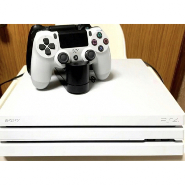 PlayStation(プレイステーション)のPlayStation 4 white pro 1TB エンタメ/ホビーのゲームソフト/ゲーム機本体(家庭用ゲーム機本体)の商品写真