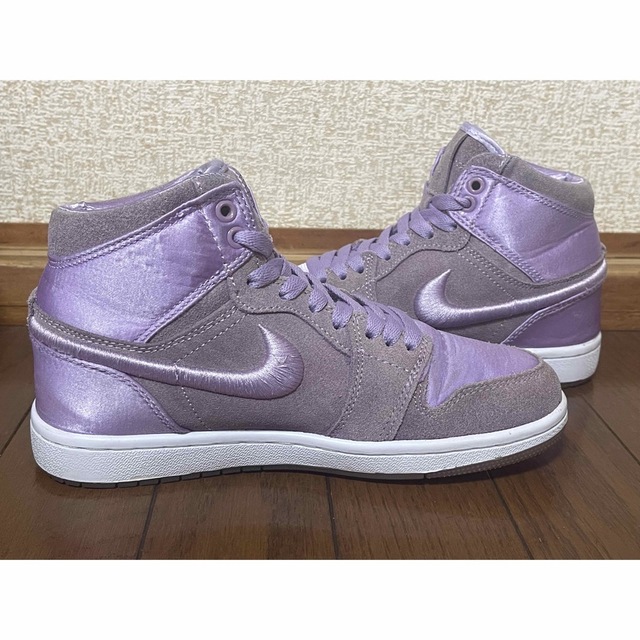 NIKE(ナイキ)の NIKE WMNS AIR JORDAN 1 RET HIGH 23.5cm レディースの靴/シューズ(スニーカー)の商品写真