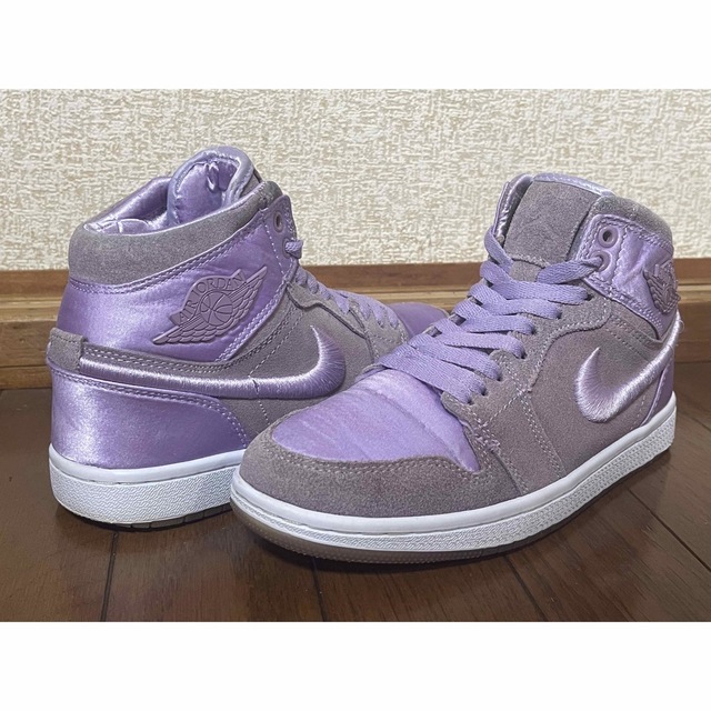 NIKE(ナイキ)の NIKE WMNS AIR JORDAN 1 RET HIGH 23.5cm レディースの靴/シューズ(スニーカー)の商品写真