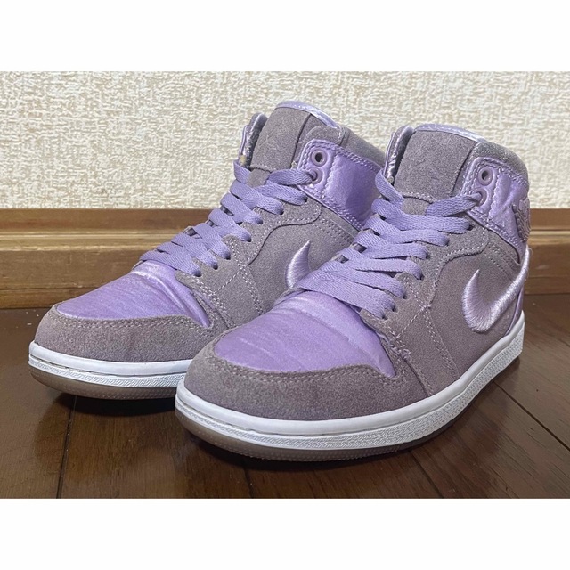 NIKE(ナイキ)の NIKE WMNS AIR JORDAN 1 RET HIGH 23.5cm レディースの靴/シューズ(スニーカー)の商品写真