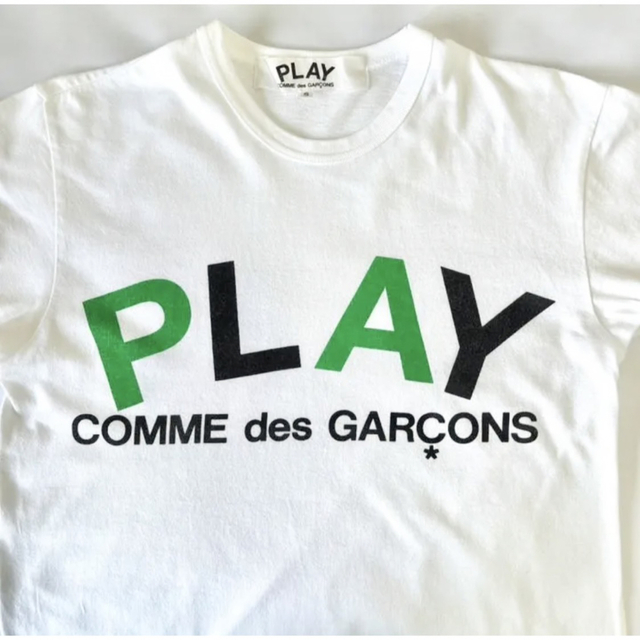 play COMME des GARÇONS ロゴtシャツトップス