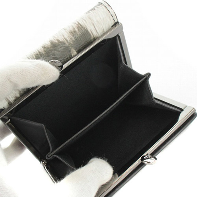 Vivienne Westwood(ヴィヴィアンウエストウッド)のヴィヴィアンウエストウッド 口金 三つ折り財布 オーブ 白 グレー レディースのファッション小物(財布)の商品写真