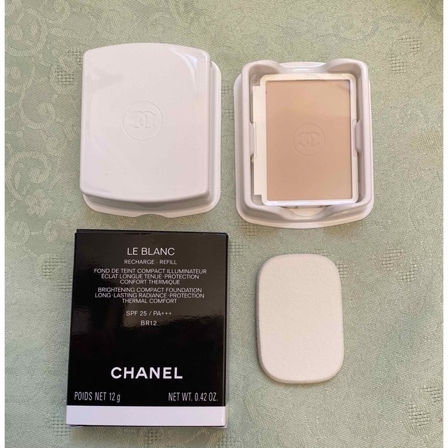 CHANEL(シャネル)の新品未使用【CHANEL】ルブラン ブライトニング コンパクト BR12 コスメ/美容のベースメイク/化粧品(ファンデーション)の商品写真