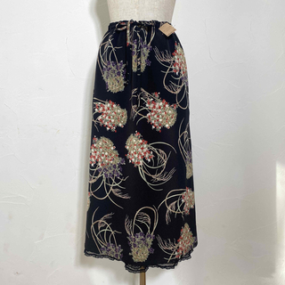 カネコイサオ(KANEKO ISAO)のカネコイサオ　花籠縮緬スカートです。とても上品な柄になります。(ロングスカート)
