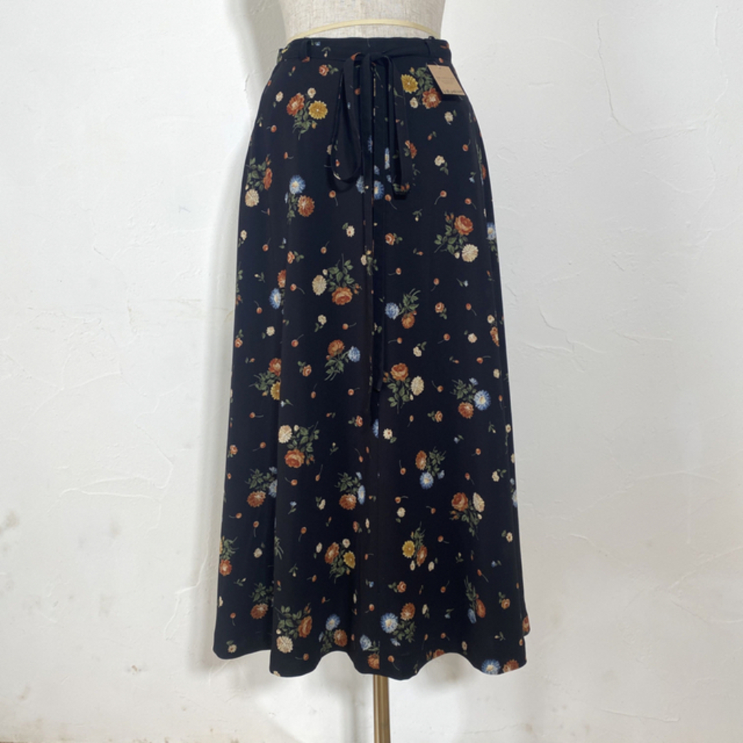 KANEKO ISAO(カネコイサオ)のカネコイサオ　ポリエステル素材のスカートです。綺麗 レディースのスカート(ロングスカート)の商品写真