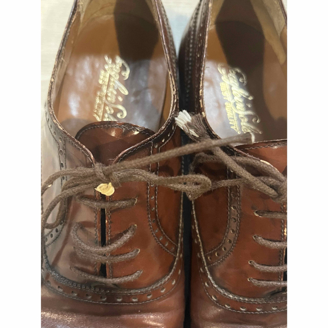Salvatore Ferragamo(サルヴァトーレフェラガモ)のsalvatore ferragamo ウイングチップ  メダリオン　内羽 レディースの靴/シューズ(ローファー/革靴)の商品写真