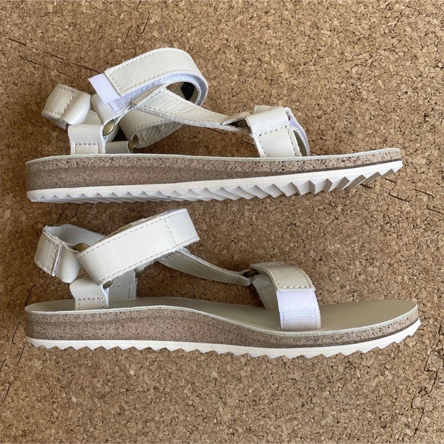 レディース：Teva  レザーサンダル